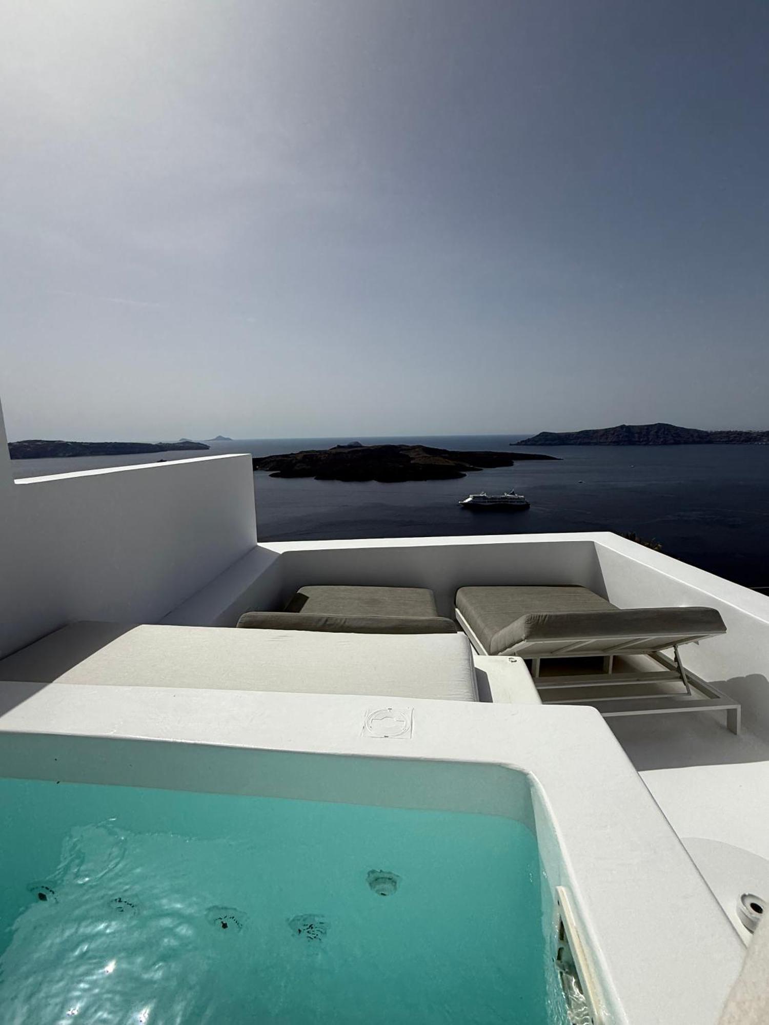 Aesthesis Boutique Villas Fira Exterior photo